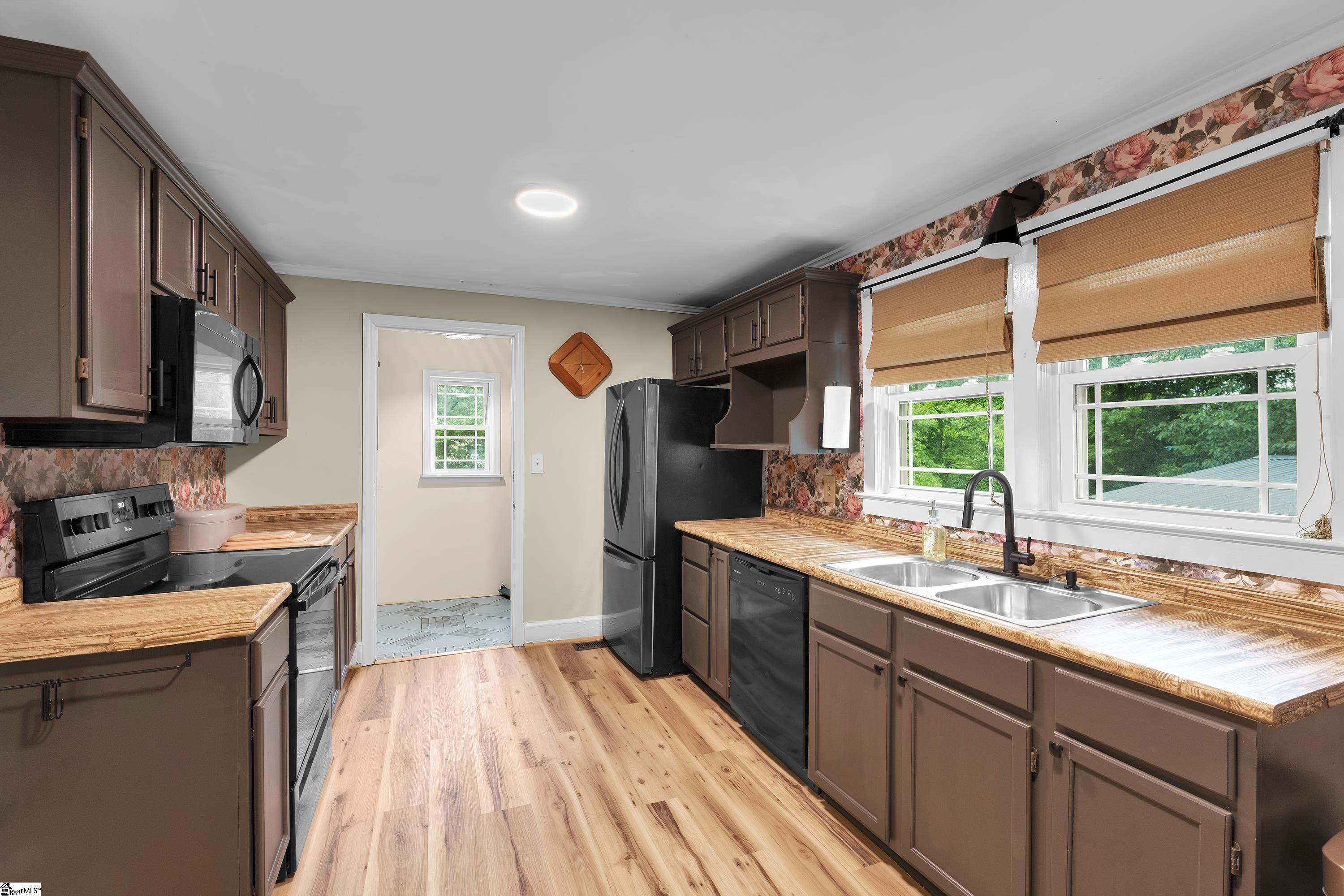 416 West Belvue Road Greenville, SC 29609 - Photo 10 of 33