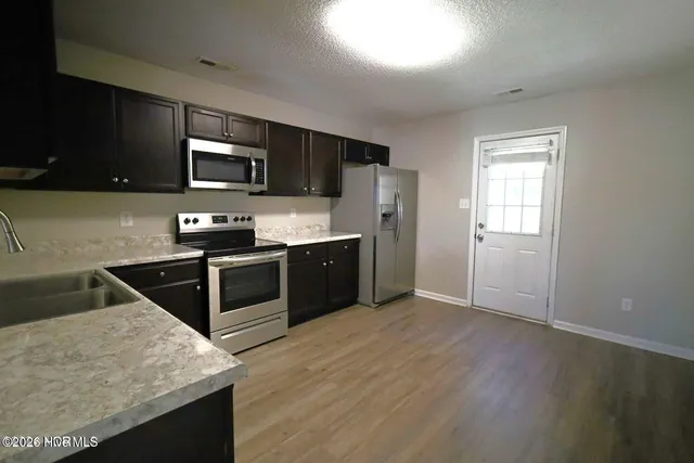 $1,300 | 894 West Pueblo Drive, Jacksonville, NC 28546