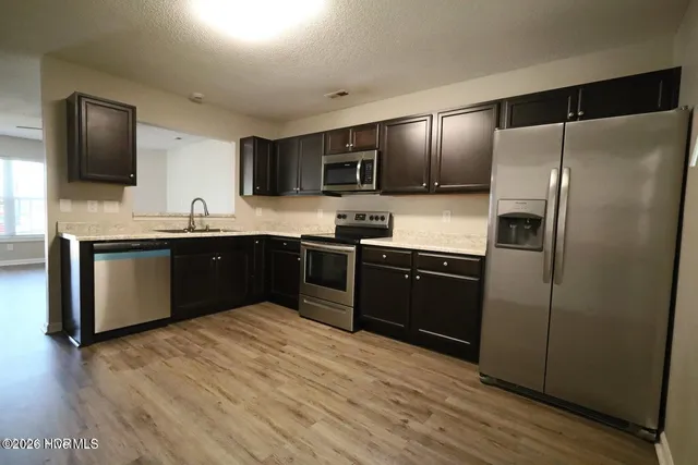 $1,300 | 894 West Pueblo Drive, Jacksonville, NC 28546