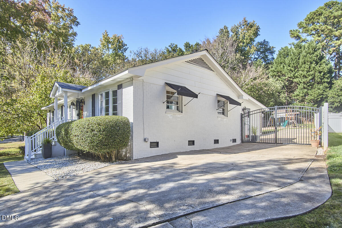 301 Latimer Road Raleigh, NC 27609 - Photo 4 of 47 4