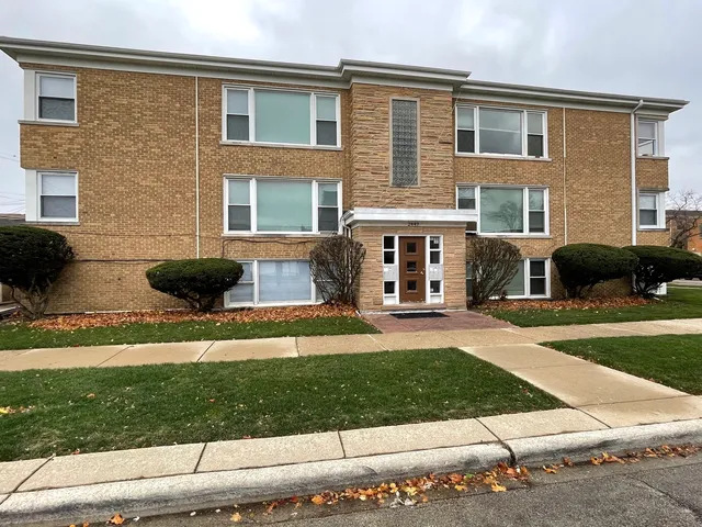 $1,595 | 2447 North 78th Avenue, Unit 2W, Elmwood Park, IL 60707