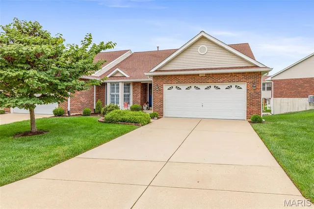 $445,000 | 5640 Hillcamp Court, St. Louis, MO 63128