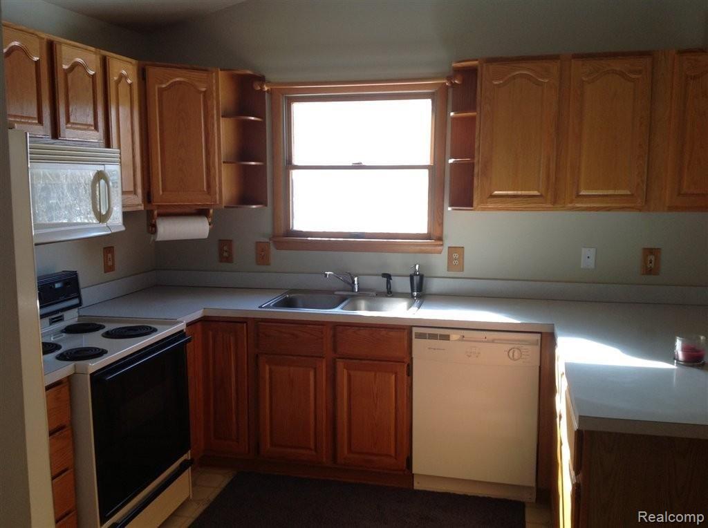 27767 Martindale Road New Hudson, MI 48165 - Photo 4 of 17 IMG_0729.JPG