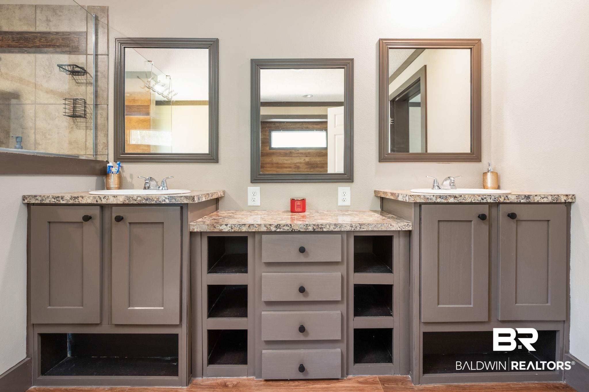 15080 Starlight Avenue Wilmer, AL 36587 - Photo 20 of 29 Bathroom featuring tiled shower and vanity