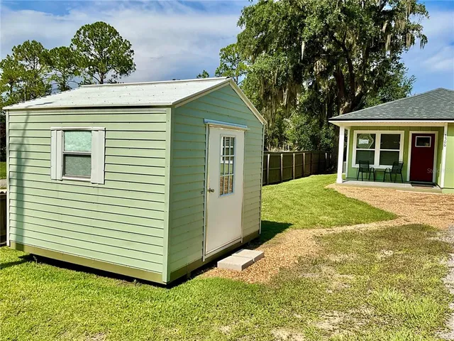 a view of a house with backyard and porch