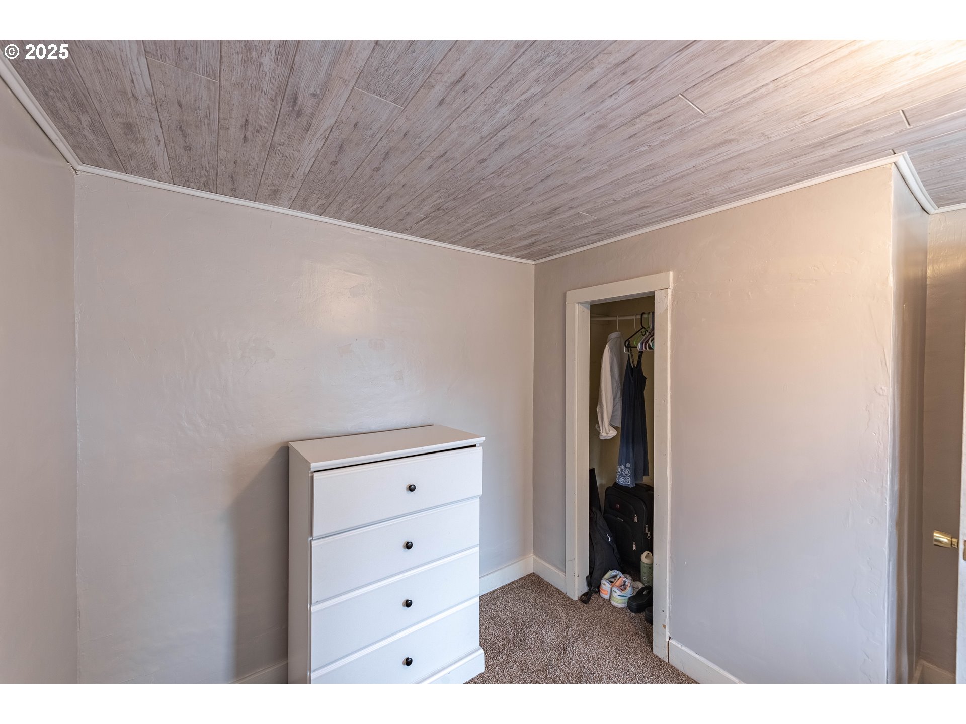 3236 Sheridan Avenue North Bend, OR 97459 - Photo 17 of 20 a view of room