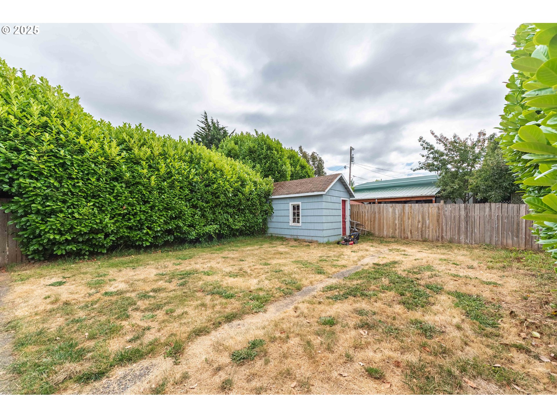 3236 Sheridan Avenue North Bend, OR 97459 - Photo 19 of 20 a backyard of a house