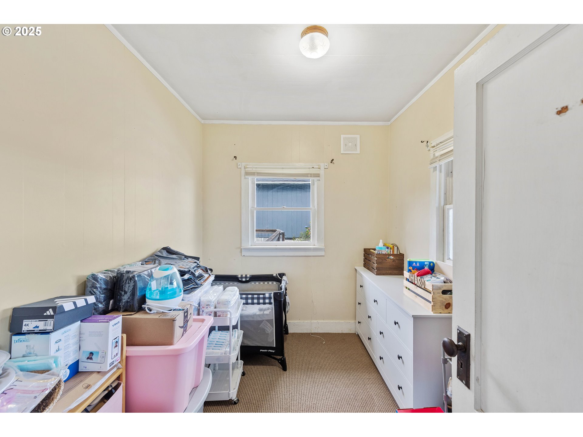 3236 Sheridan Avenue North Bend, OR 97459 - Photo 6 of 20 a room with furniture and a window