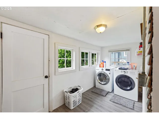 a view of living room washer and dryer