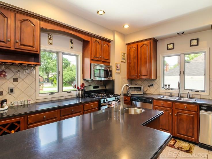 1216 Devonshire Road Grosse Pointe Park, MI 48230 - Photo 15 of 61