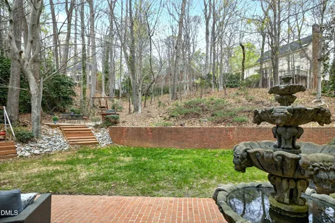 a view of a house with backyard and porch