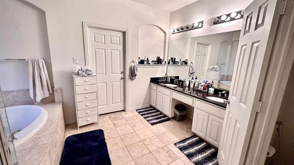 1237 Tioga Drive Irving, TX 75063 - Photo 9 of 15