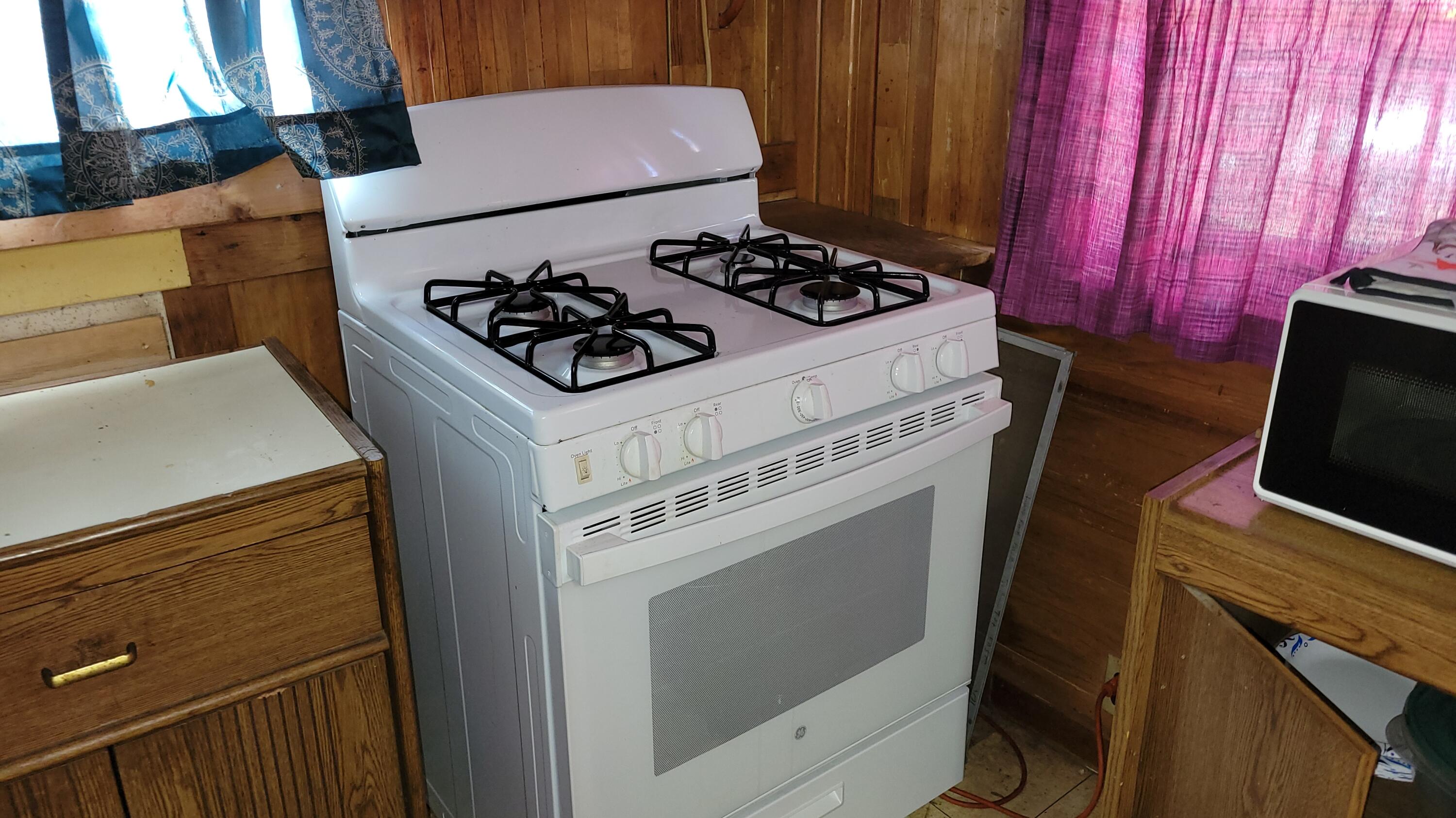 25 Moose Hl Road Ellsworth, ME 04605 - Photo 12 of 19 Gas Stove