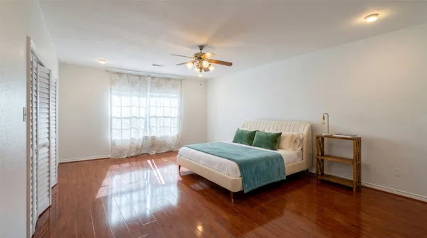 $2,200 | 384 Wilcrest Drive, Unit 384, Houston, TX 77042
