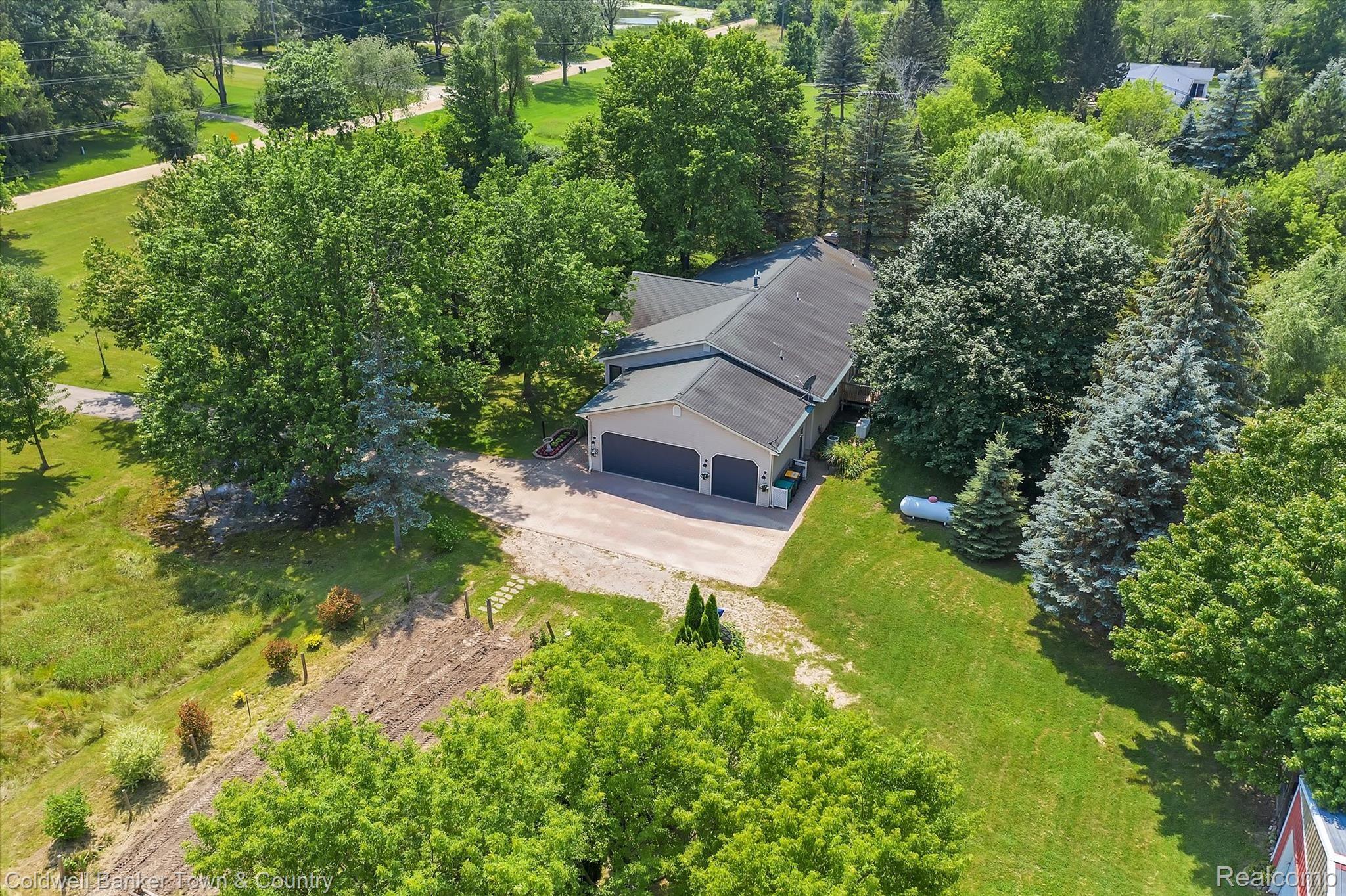 5431 Evans Road Holly, MI 48442 - Photo 73 of 81 Views of House and garden space from sky