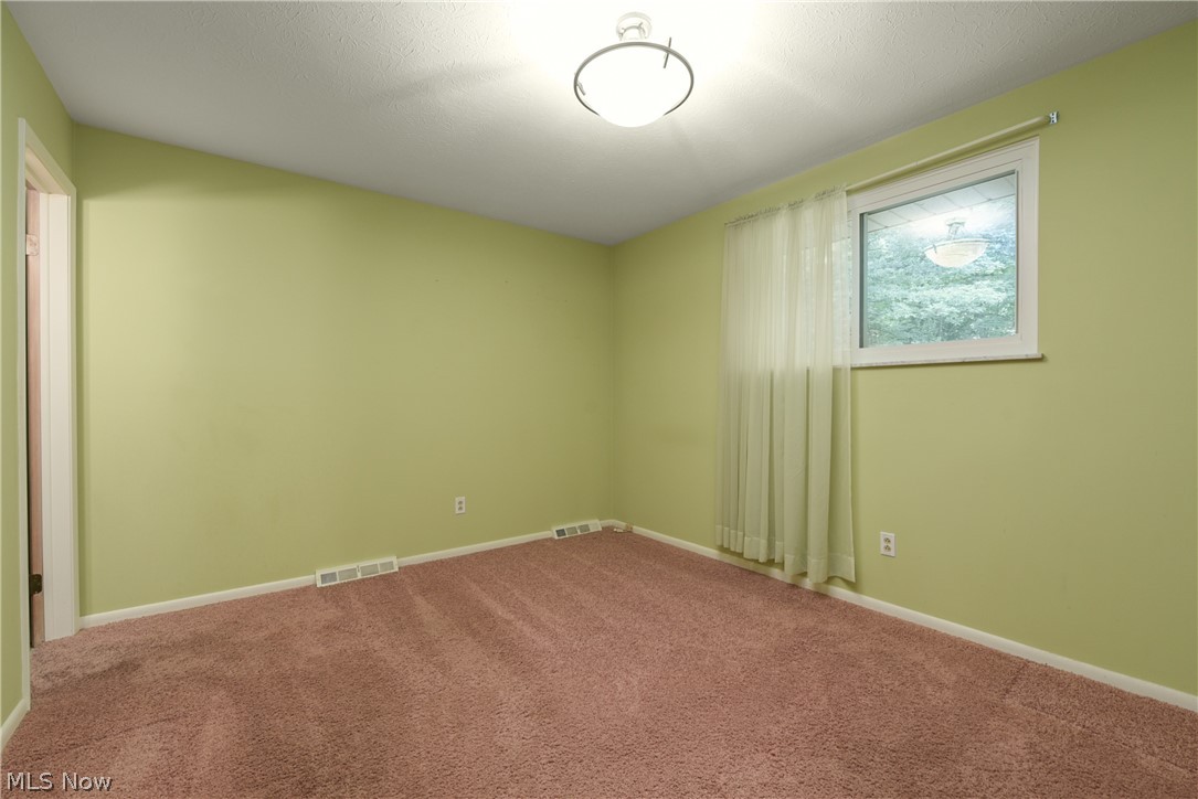 13630 Milo Road Cleveland, OH 44125 - Photo 18 of 33
