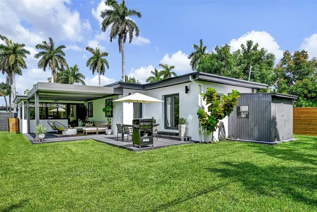 a view of outdoor space yard and patio