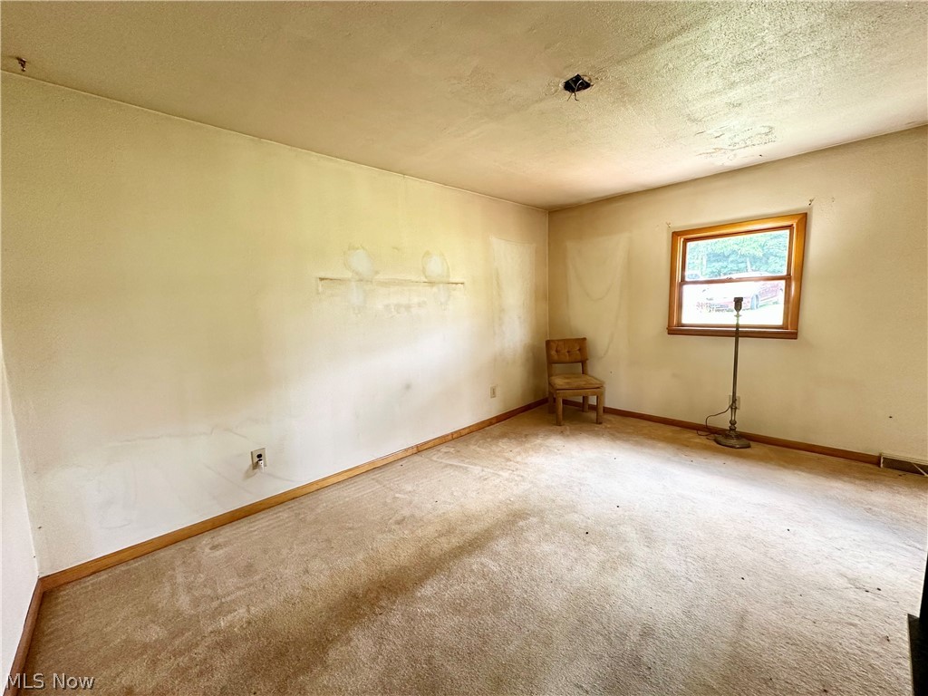 415 Genteel Ridge Road Wellsburg, WV 26070 - Photo 3 of 22 Living Room