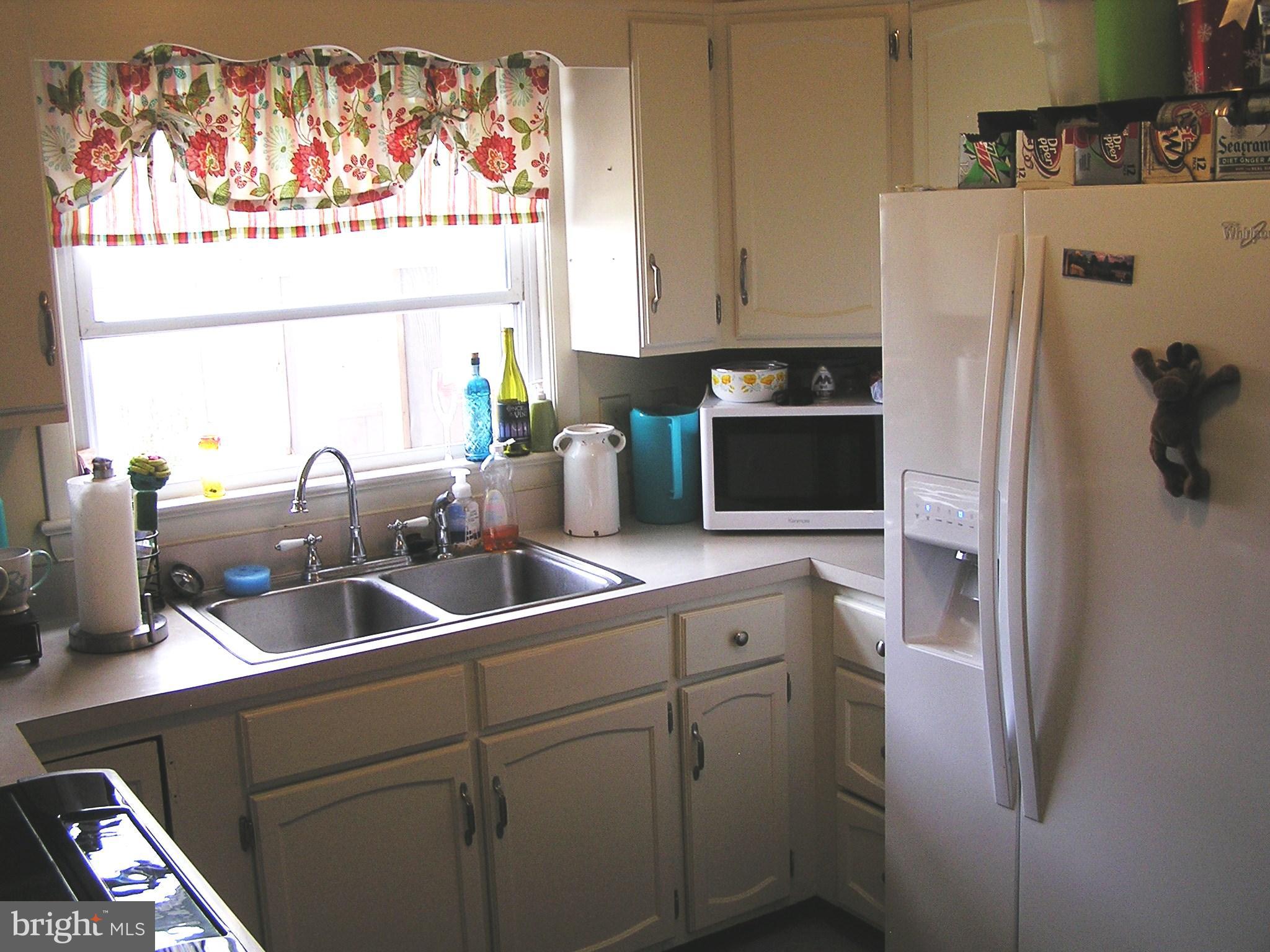 408 Beechcroft Road Winchester, VA 22601 - Photo 4 of 21 Kitchen