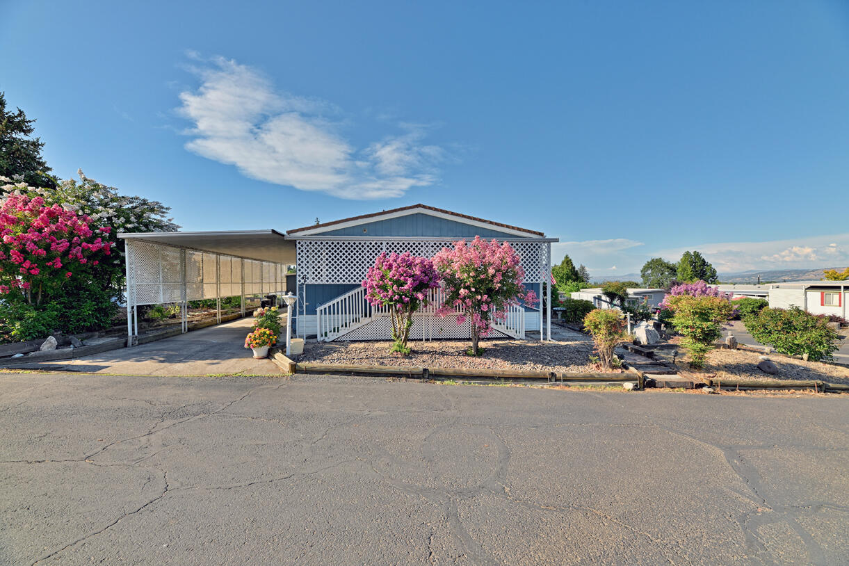 3955 South Stage Road, Unit 61 Medford, OR 97501 - Photo 18 of 20 Carport 3