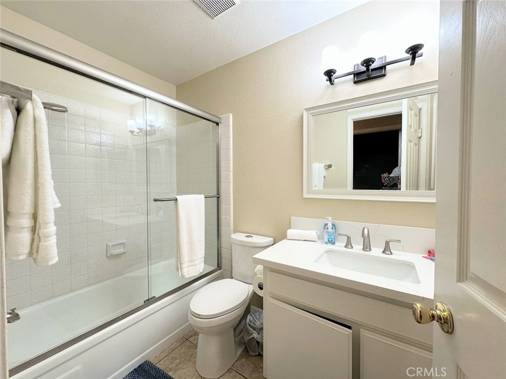 17 Fallbrook Irvine, CA 92604 - Photo 14 of 31 Hall Bathroom