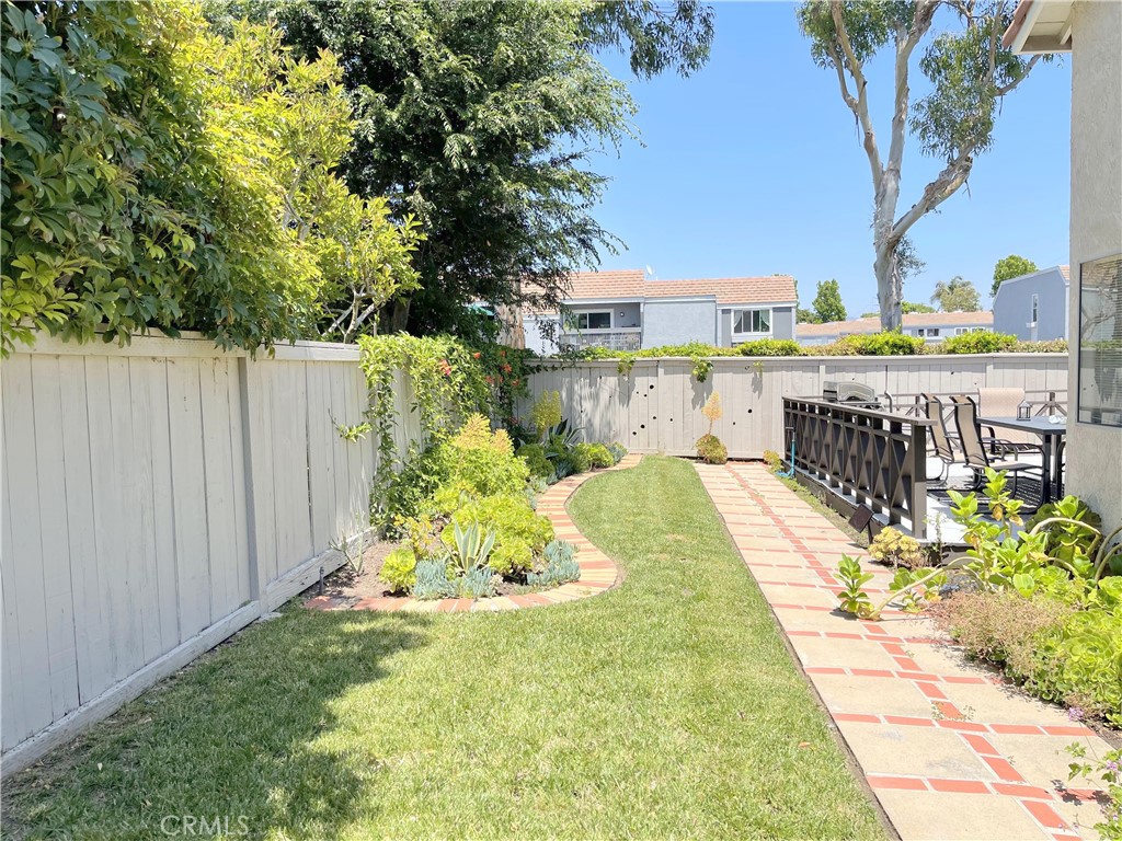 17 Fallbrook Irvine, CA 92604 - Photo 20 of 31 Backyard