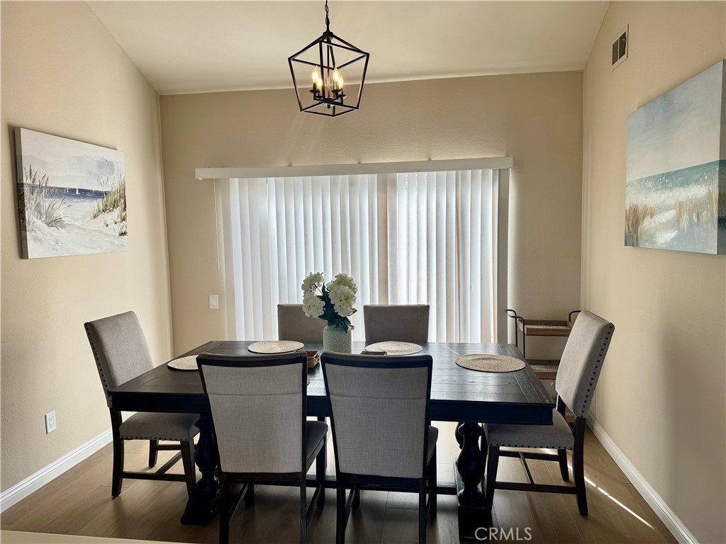 17 Fallbrook Irvine, CA 92604 - Photo 4 of 31 Dining Table