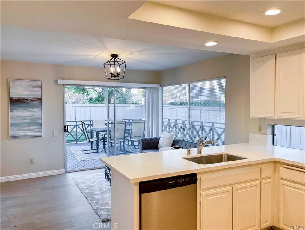 17 Fallbrook Irvine, CA 92604 - Photo 6 of 31 Kitchen