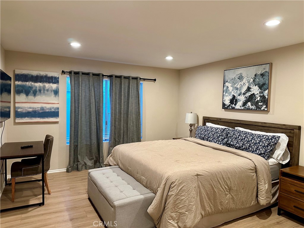 17 Fallbrook Irvine, CA 92604 - Photo 9 of 31 Primary Bedroom