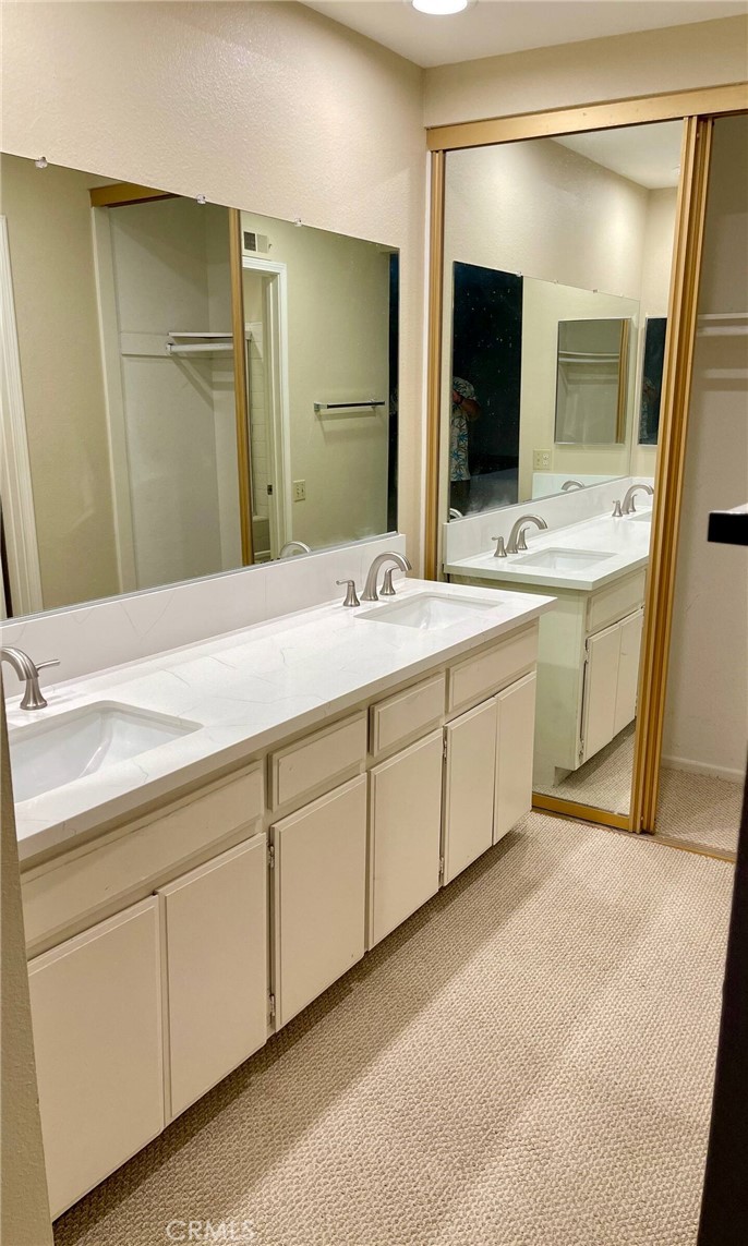 17 Fallbrook Irvine, CA 92604 - Photo 10 of 31 Primary Bathroom