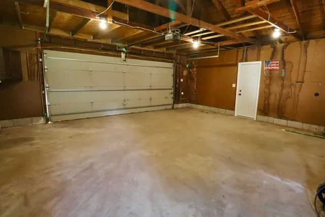 a view of a house with backyard and garden