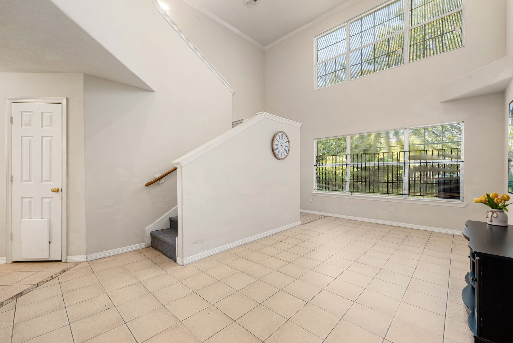 6418 England Street Houston, TX 77021 - Photo 4 of 31 Bright open-concept living area filled with natural light and seamless flow into the dining and kitchen spaces.