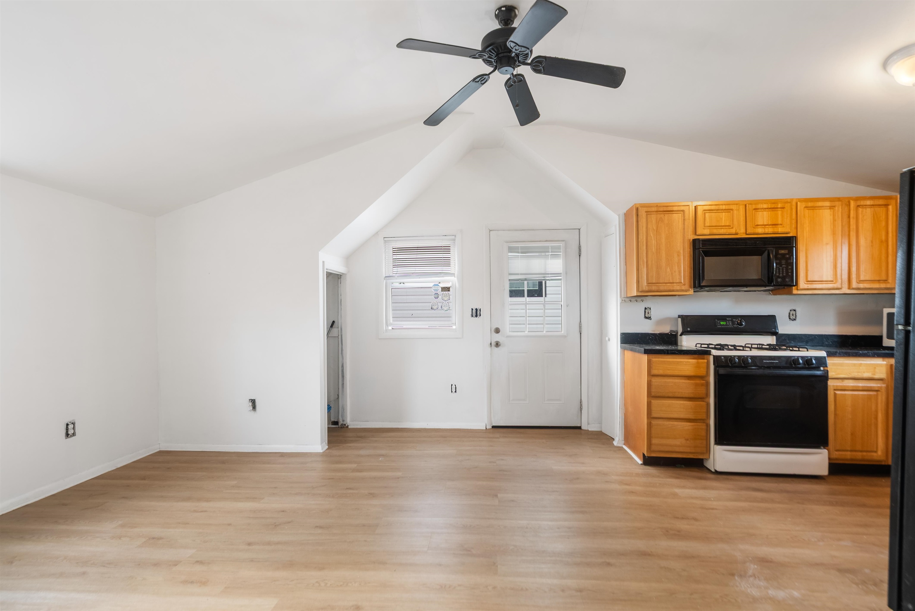 689 2nd Street, Unit 2 Secaucus, NJ 07094 - Photo 4 of 22