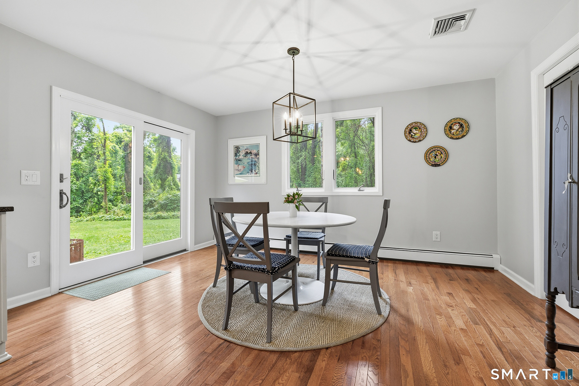 40 Ivy Hill Road Ridgefield, CT 06877 - Photo 18 of 38 Dining area in kitchen with sliders to the terrace and level back yard.