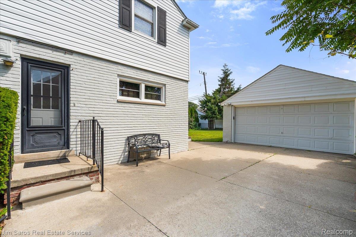 1010 Nottingham Road Grosse Pointe, MI 48230 - Photo 24 of 30 Detached garage with white panel door