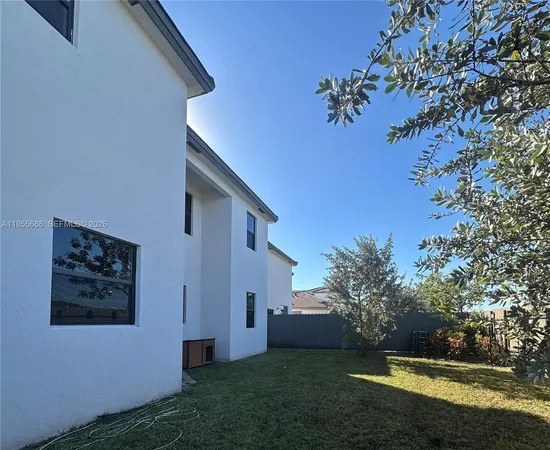 a view of a house with a backyard