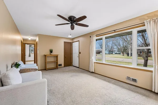 $325,000 | 11447 55th Street Northeast, Albertville, MN 55301