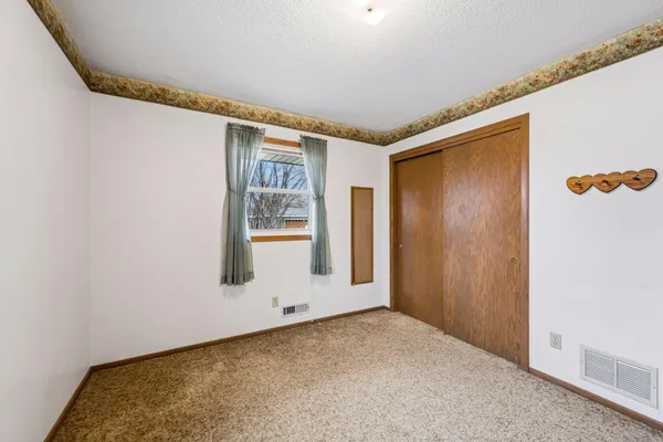 $325,000 | 11447 55th Street Northeast, Albertville, MN 55301