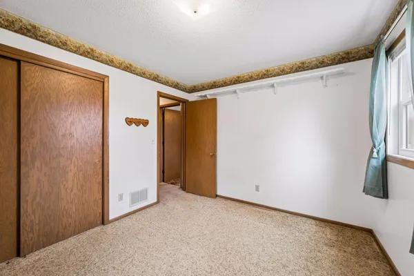 $325,000 | 11447 55th Street Northeast, Albertville, MN 55301