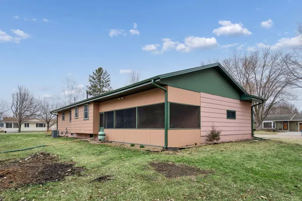 $325,000 | 11447 55th Street Northeast, Albertville, MN 55301