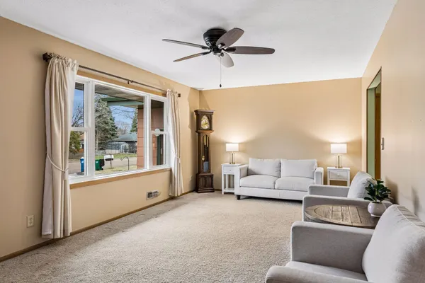 $325,000 | 11447 55th Street Northeast, Albertville, MN 55301