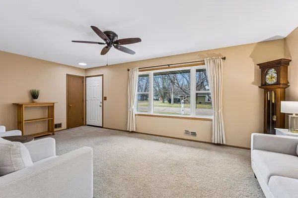 $325,000 | 11447 55th Street Northeast, Albertville, MN 55301