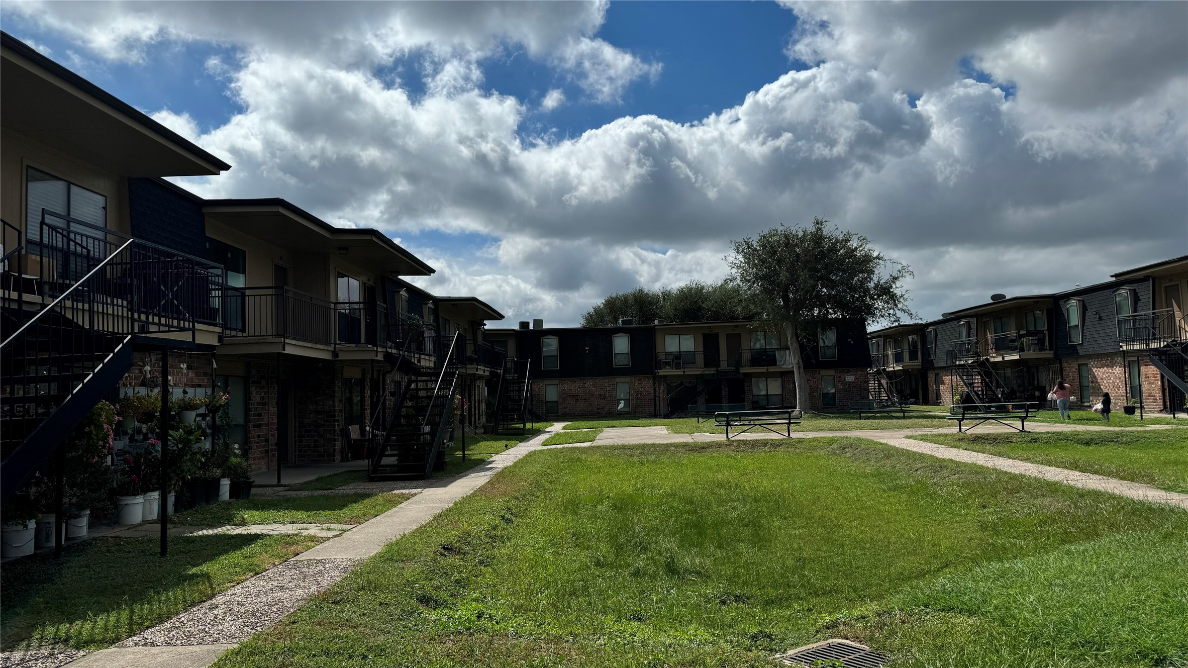 10802 Kingspoint Road Houston, TX 77075 - Photo 2 of 18