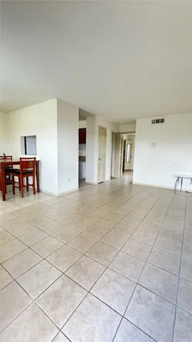 $900 | 10802 Kingspoint Road, Houston, TX 77075