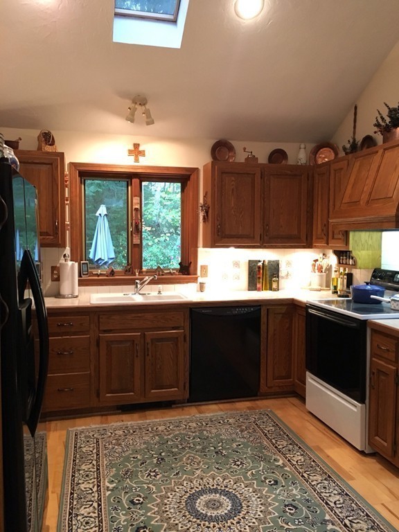 122 Wells Park Road Sturbridge, MA 01566 - Photo 8 of 29