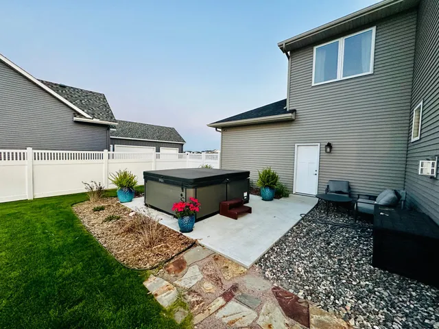 $674,900 | 2011 Sandstone Loop North, Sartell, MN 56377