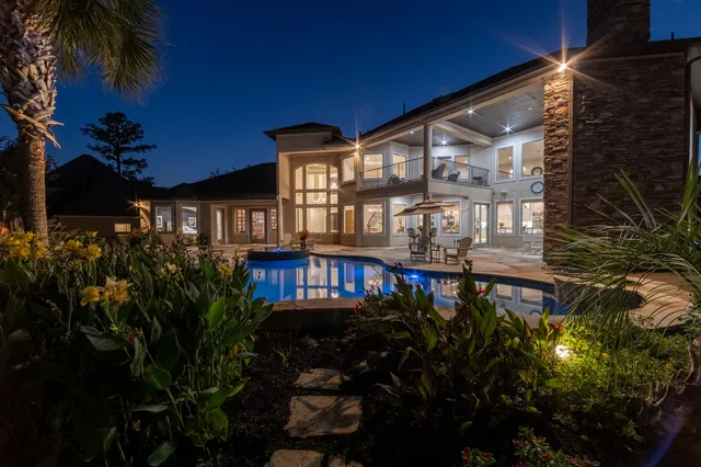 a view of a house with a yard balcony