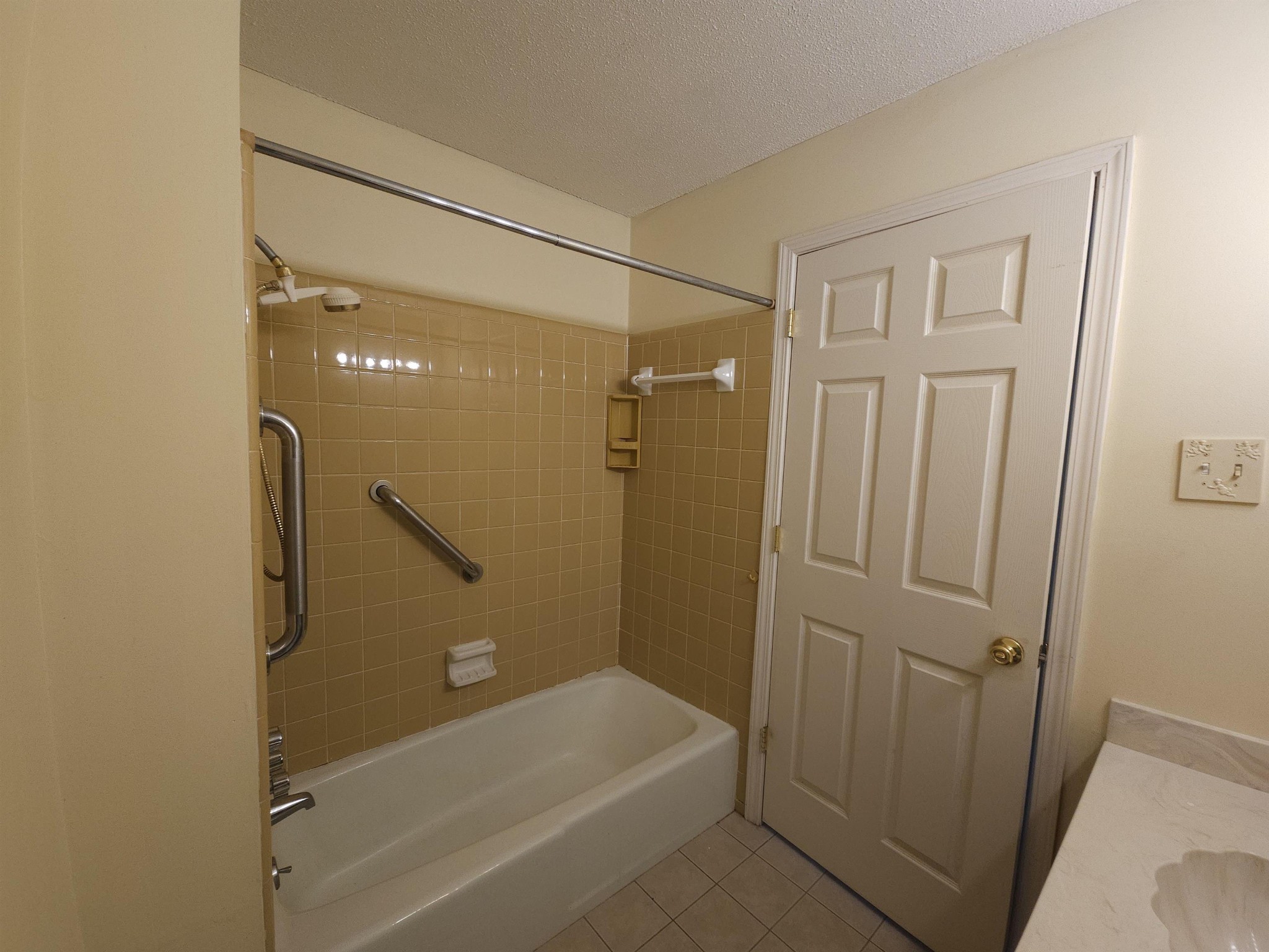 1728 Oil Mill Road Covington, TN 38019 - Photo 14 of 25 a bathroom with a bathtub