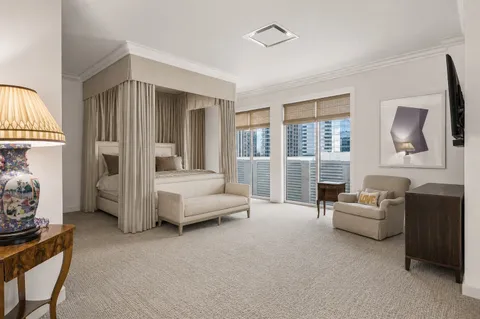 $1,075,000 | 511 South Post Oak Lane, Unit 6D, Houston, TX 77056