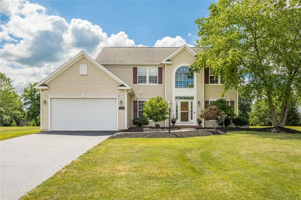 $624,900 | 338 Stonefield Lane, Farmington, NY 14425